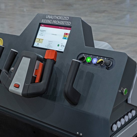 DS-Automotion_-Amadeus_tugger_display