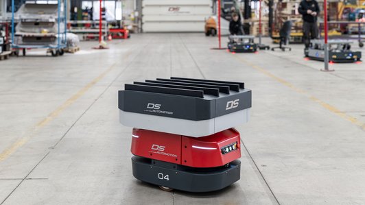 AMY Lift ist ein mobiler Roboter von DS Automotion zum Transport von kleinen Lasten in der Intralogistik