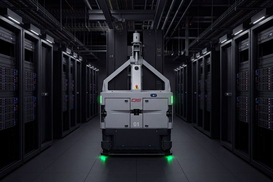 Rackmover-in-dunklem-Datencenter