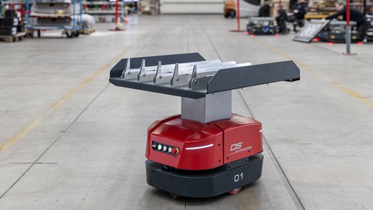 AMY Lift ist ein mobiler Roboter für den Transport von kleinen Lasten in der Intralogistik