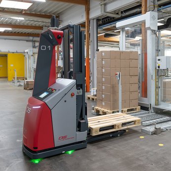 [Translate to English (United States):] DS Automotion Hochhubstapler Amadeus